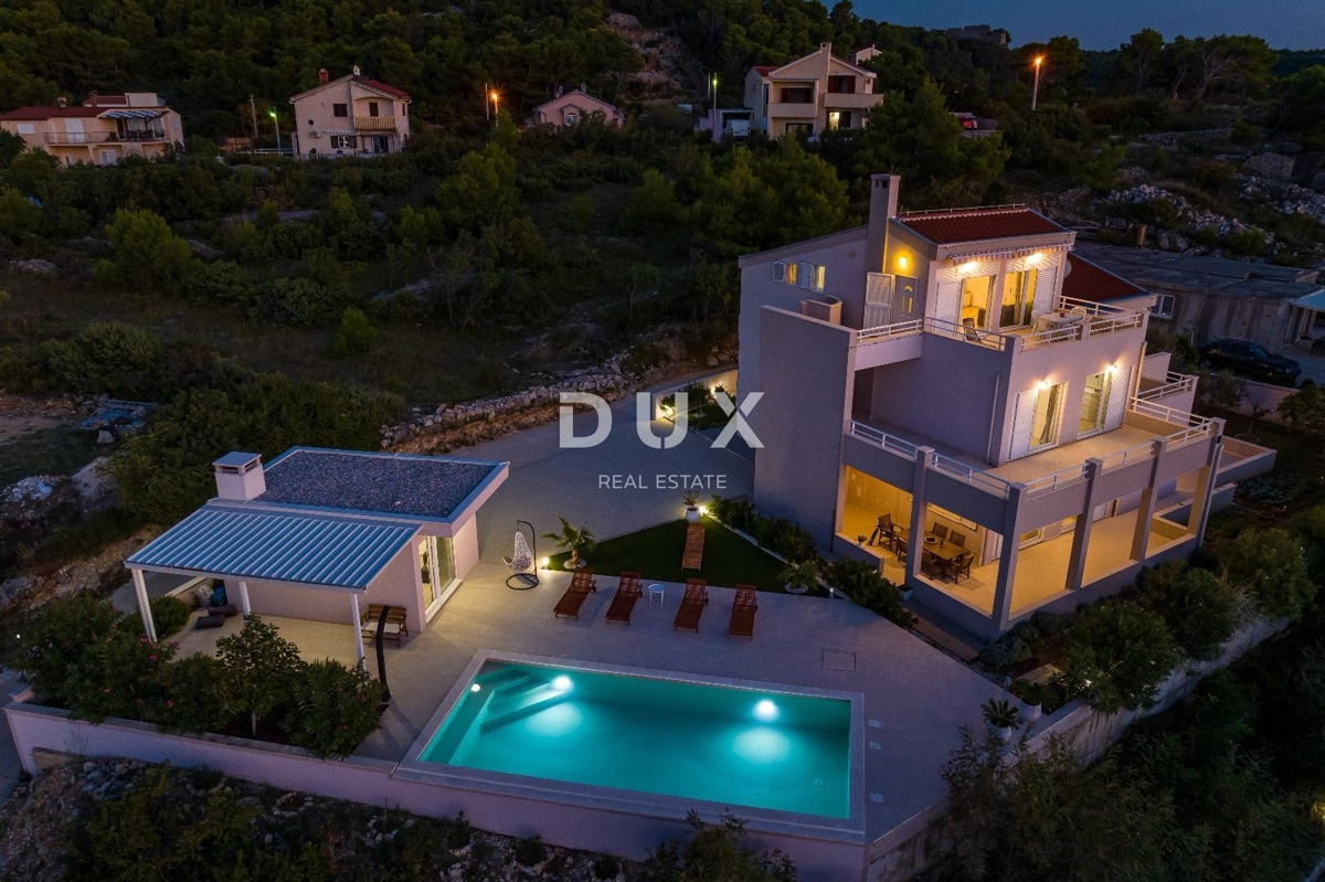 ZADAR, NOVIGRAD - Luksuzna vila s panoramskim pogledom na morje