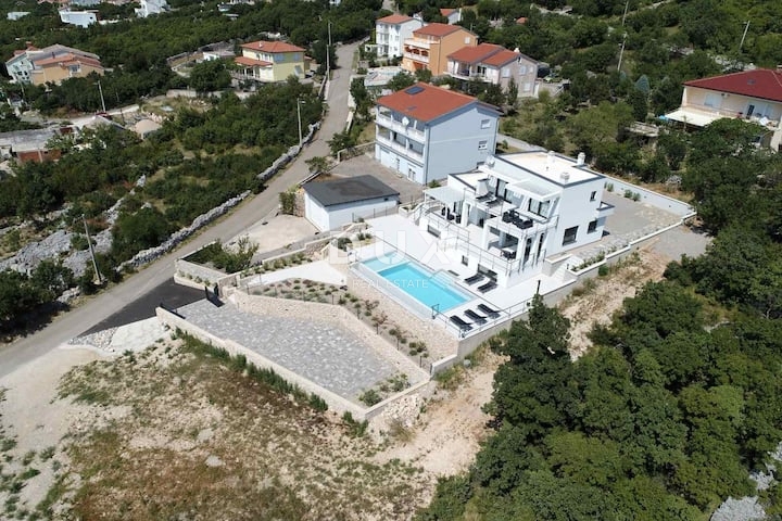 CRIKVNICA, ŠMRIKA - Luksuzna vila z bazenom in čudovitim pogledom na morje