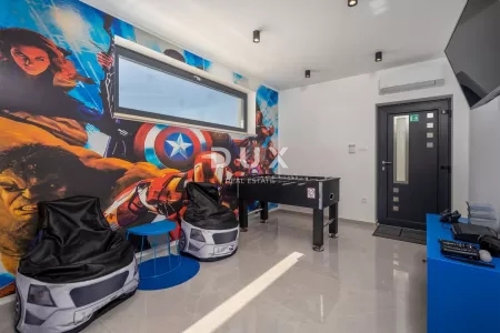 CRIKVNICA, ŠMRIKA - Luksuzna vila z bazenom in čudovitim pogledom na morje