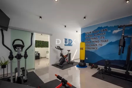 CRIKVNICA, ŠMRIKA - Luksuzna vila z bazenom in čudovitim pogledom na morje