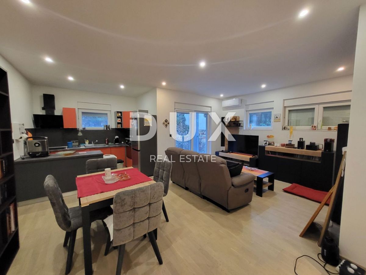 CRIKVENICA - 3s + kopalnica z dvema kopalnicama v novogradnji s parkirnim mestom