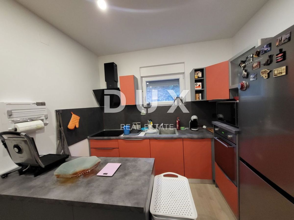 CRIKVENICA - 3s + kopalnica z dvema kopalnicama v novogradnji s parkirnim mestom