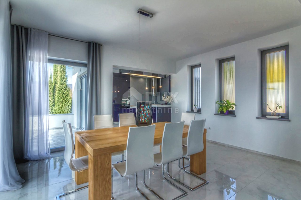 SRDOČI, MARTINKOVAC, BRESTOVICE - hiša/vila 400m2 + vrt 720m2