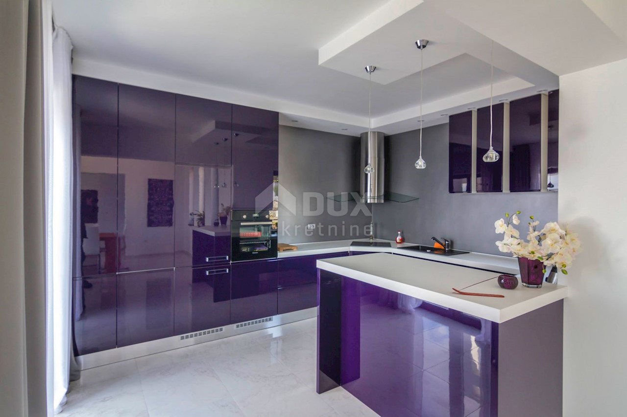 SRDOČI, MARTINKOVAC, BRESTOVICE - hiša/vila 400m2 + vrt 720m2