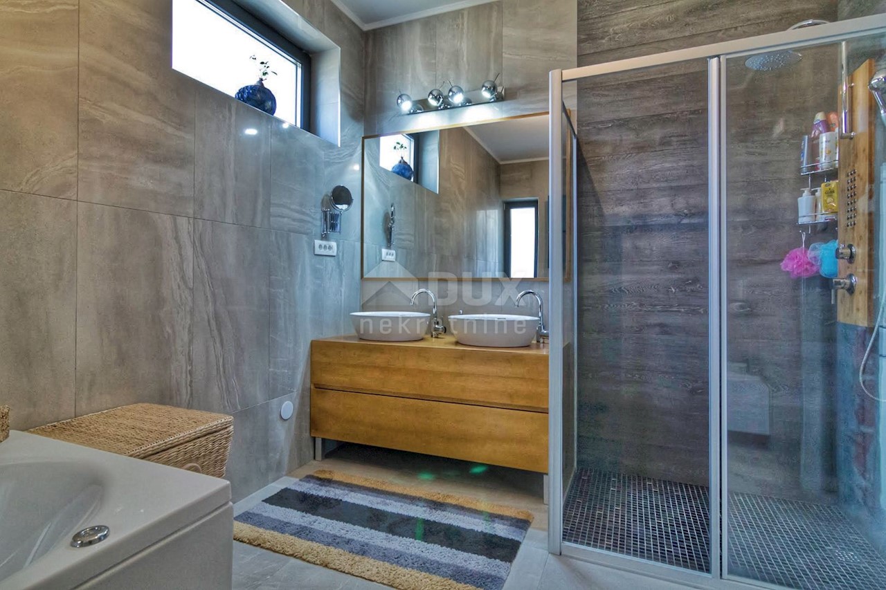 SRDOČI, MARTINKOVAC, BRESTOVICE - hiša/vila 400m2 + vrt 720m2