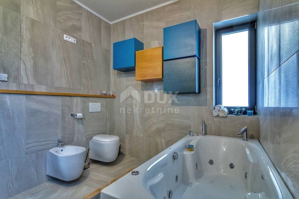 SRDOČI, MARTINKOVAC, BRESTOVICE - hiša/vila 400m2 + vrt 720m2