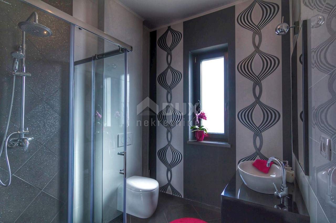 SRDOČI, MARTINKOVAC, BRESTOVICE - hiša/vila 400m2 + vrt 720m2