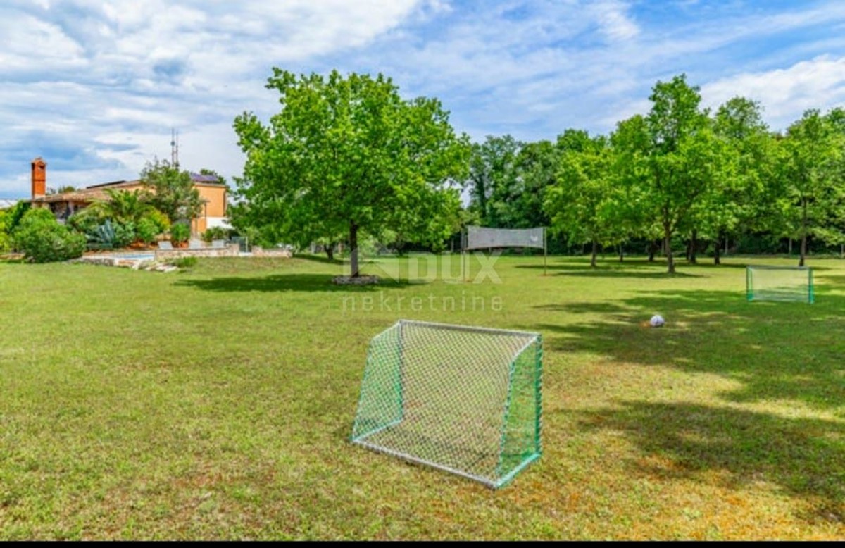 ISTRA, VALTURA - Dve hiši na lepi lokaciji