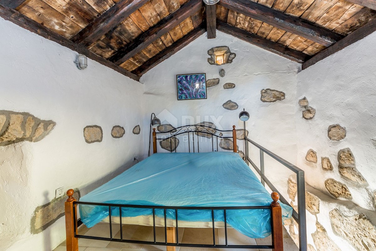 TRIBALJ, blizu Crikvenice - Dve kamniti hiši z bazenom na mirni lokaciji obdani z zelenjem