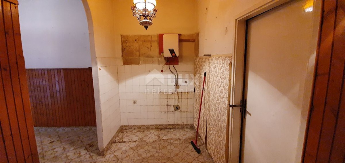 ISTRA, ROVINJ - Hiša za obnovo v starem mestnem jedru, 30 metrov od morja
