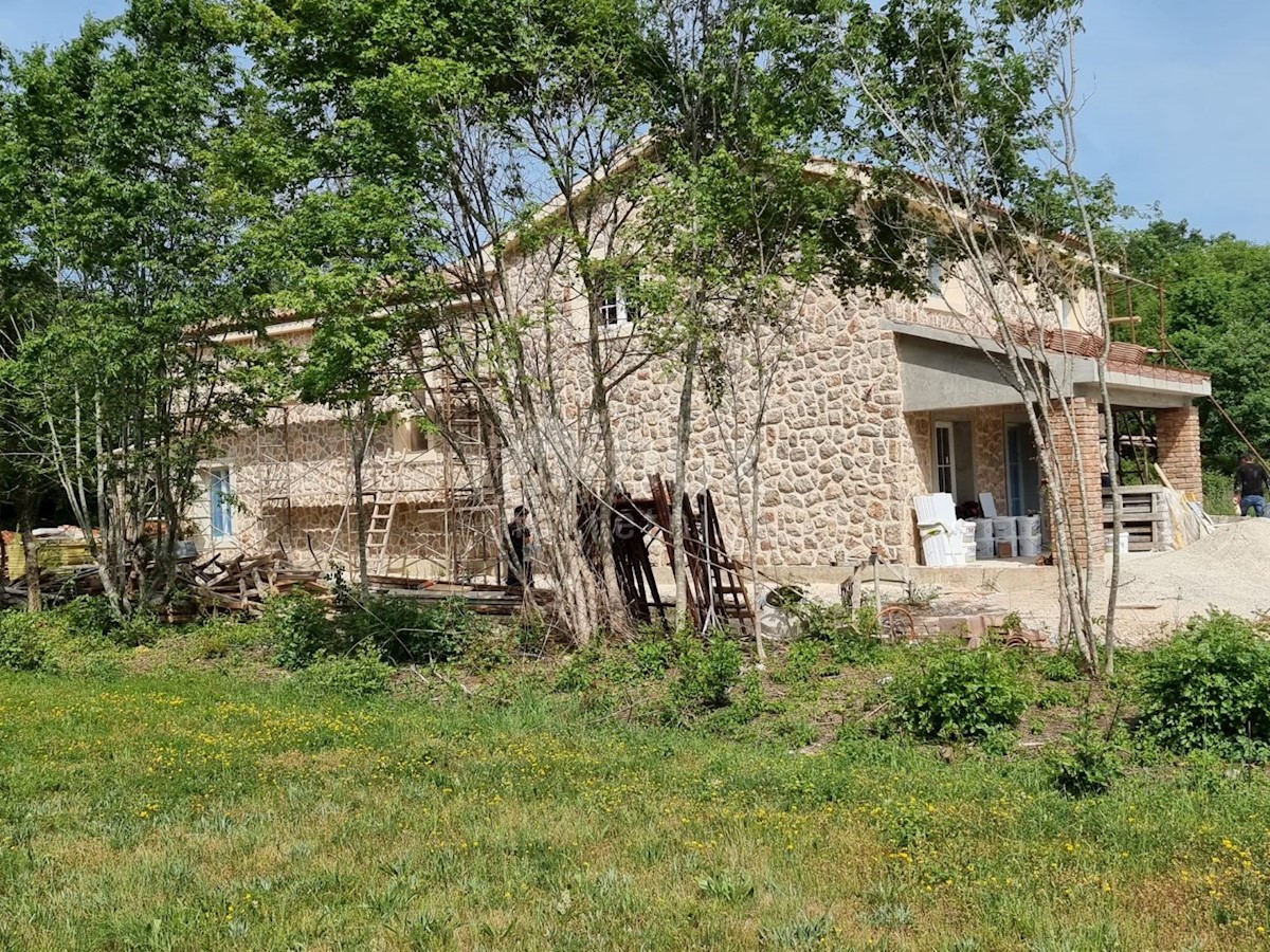 OTOK KRK, RISIKA - Kamnita hiša dvojček z bazenom