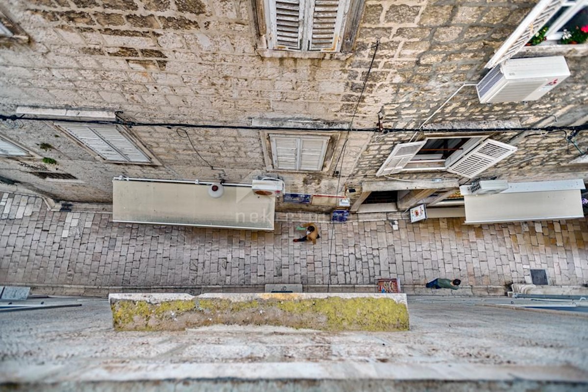 ZADAR, POLOTOK - Stanovanje z umetniškim podpisom v centru