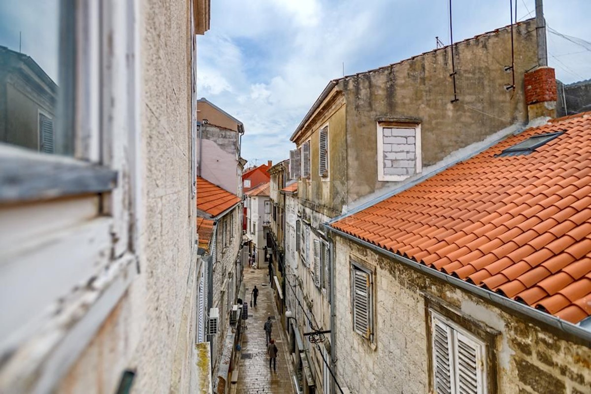 ZADAR, POLOTOK - Stanovanje z umetniškim podpisom v centru