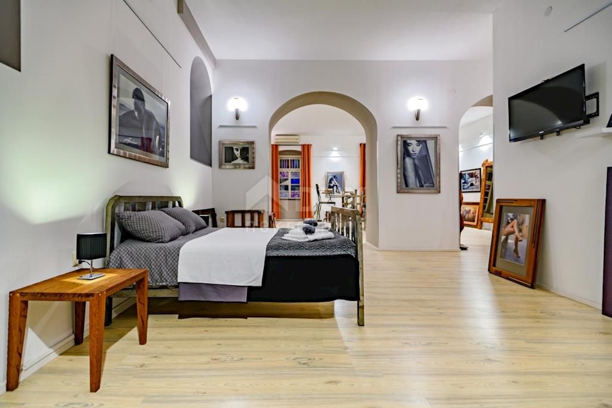 ZADAR, POLOTOK - Stanovanje z umetniškim podpisom v centru