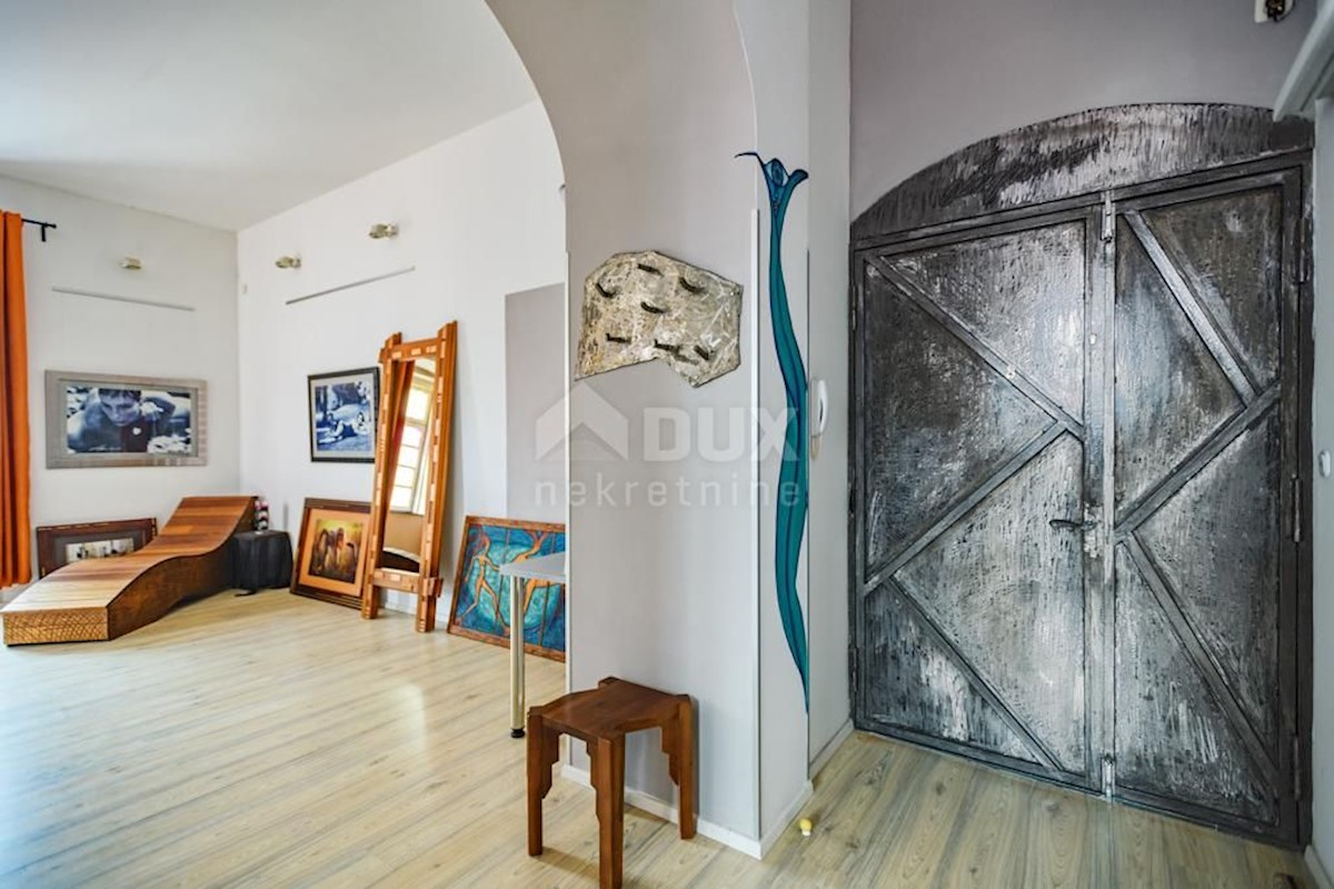 ZADAR, POLOTOK - Stanovanje z umetniškim podpisom v centru