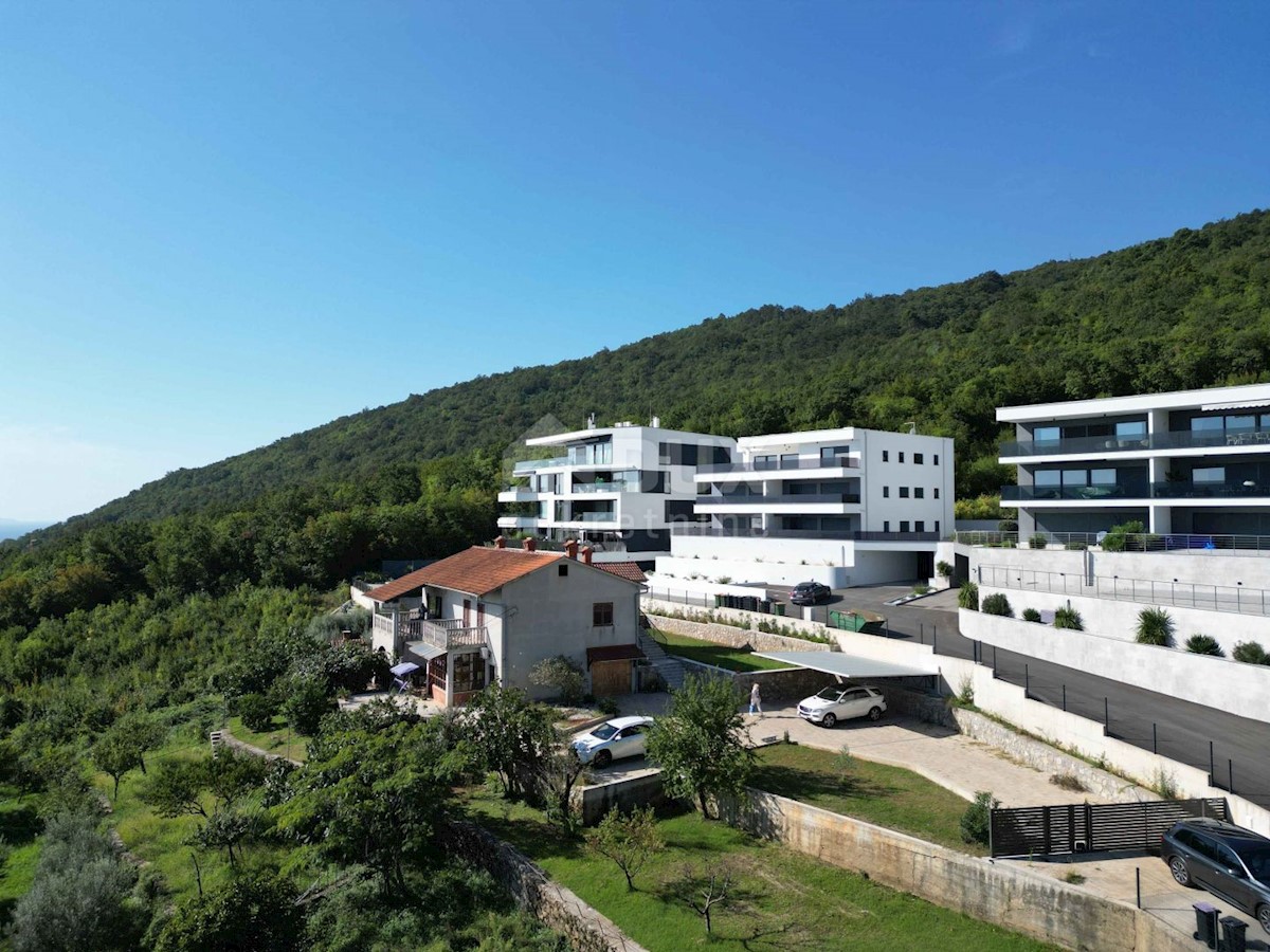 OPATIJA, CENTER - zemljišče 929m2 za vilo z bazenom z gradbenim dovoljenjem, center Opatije, panoramski pogled