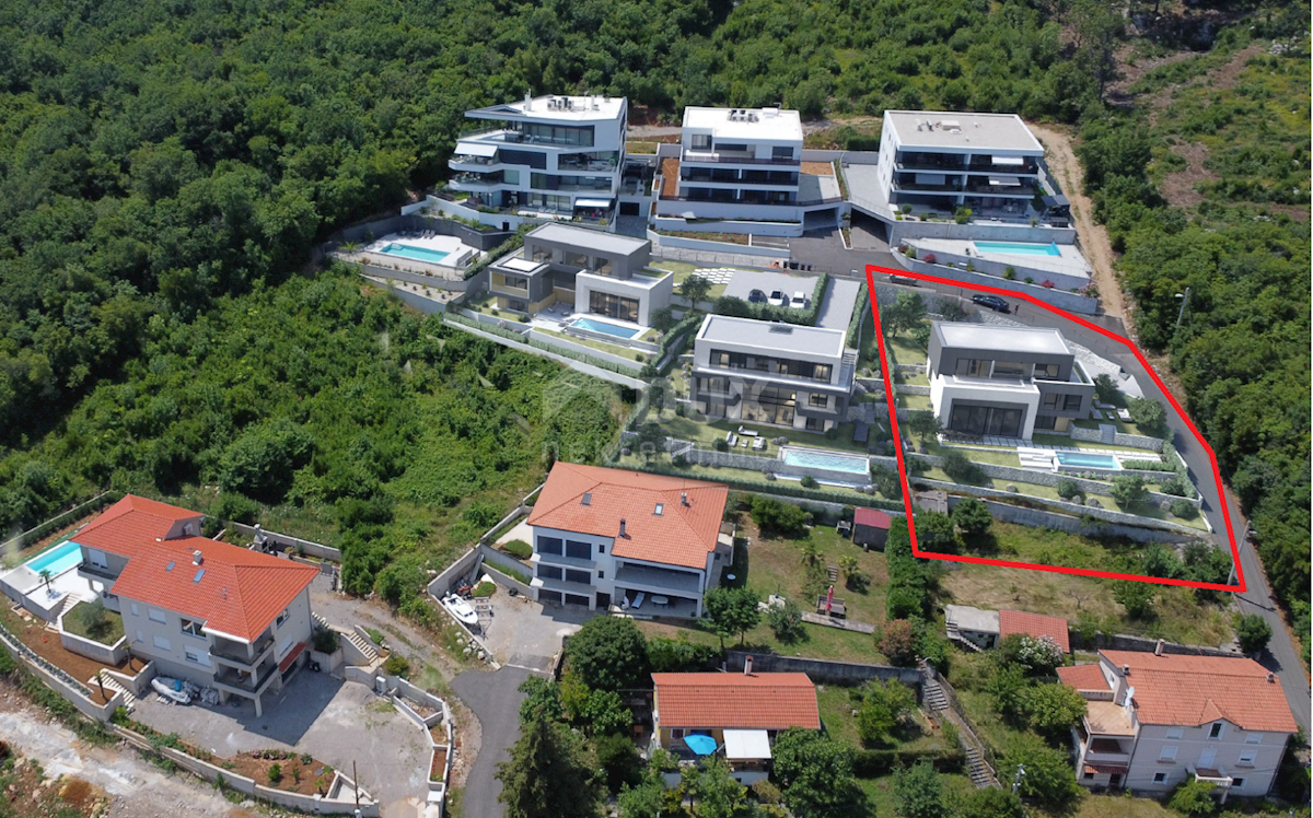 OPATIJA, CENTER - zemljišče 929m2 za vilo z bazenom z gradbenim dovoljenjem, center Opatije, panoramski pogled