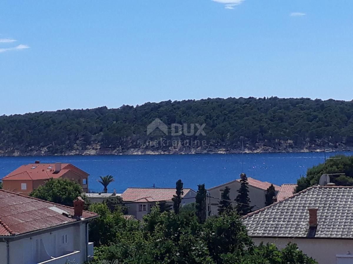 OTOK RAB, BARBAT - Vila s 5 apartmaji 250 m od morja