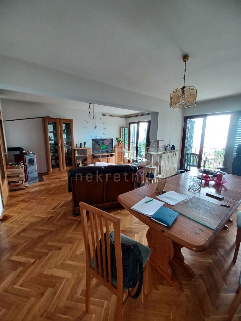 OPATIJA, LOVRAN - stanovanje 121m2 DB+3S s pogledom na morje + okolica 600m2