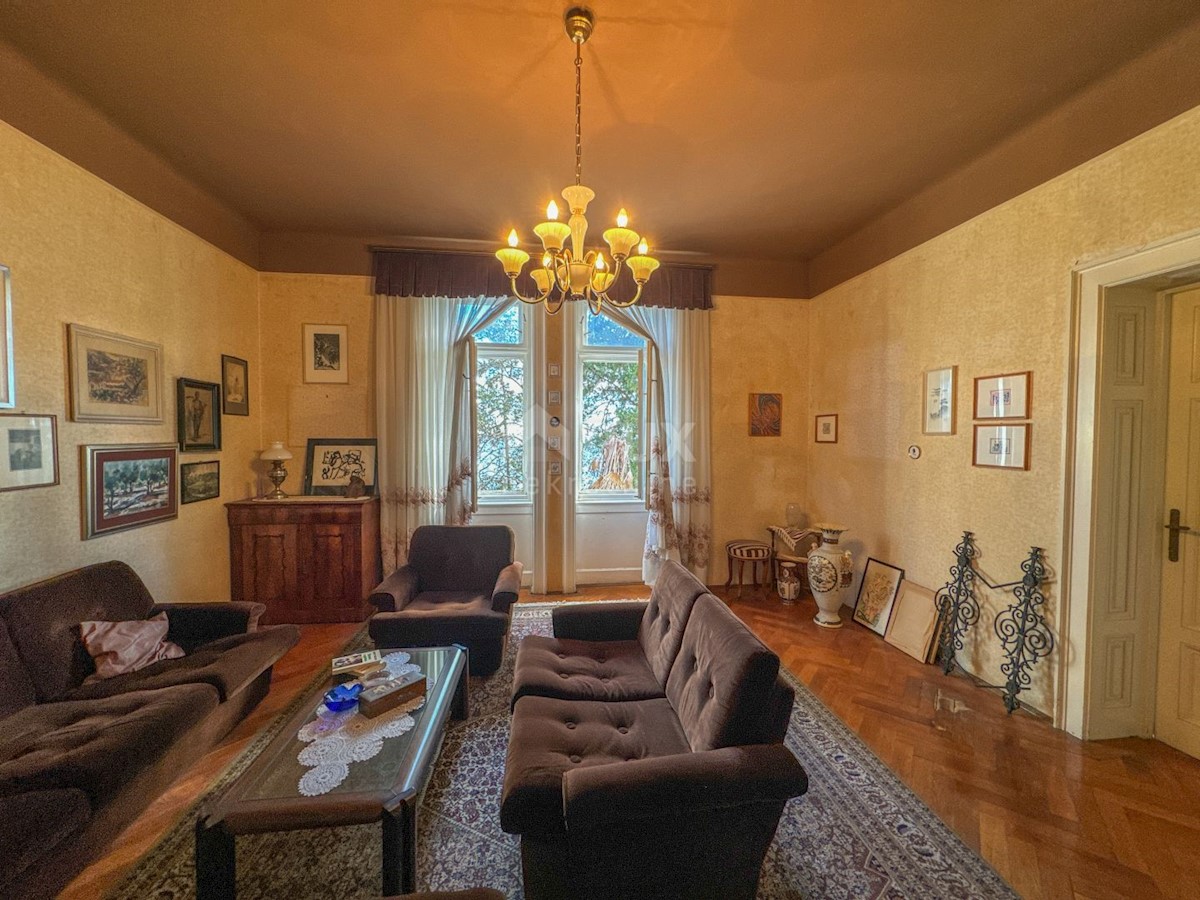 OPATIJA, CENTER - edinstvena zgodovinska vila 484m2, druga vrsta do morja