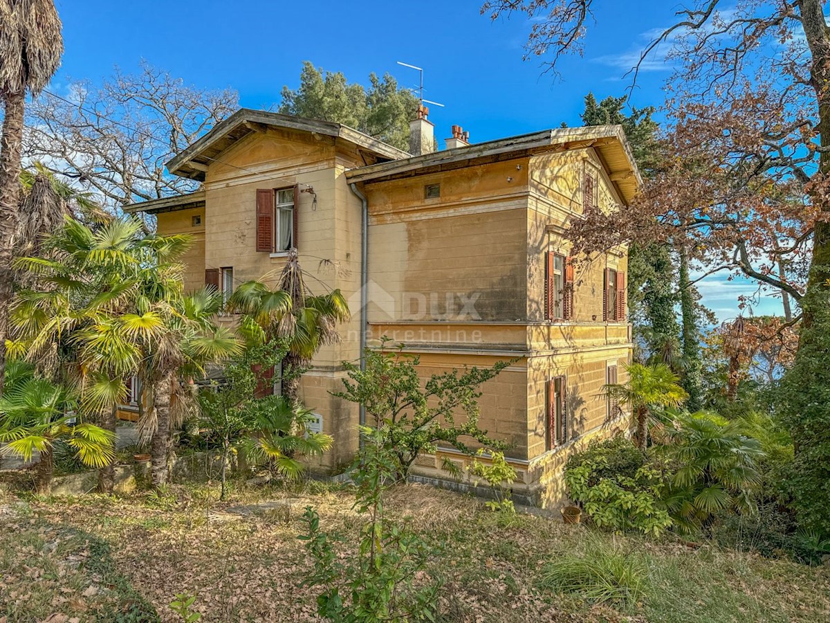 OPATIJA, CENTER - edinstvena zgodovinska vila 484m2, druga vrsta do morja