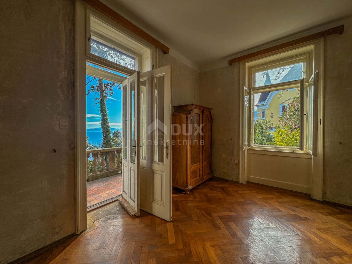 OPATIJA, CENTER - edinstvena zgodovinska vila 484m2, druga vrsta do morja