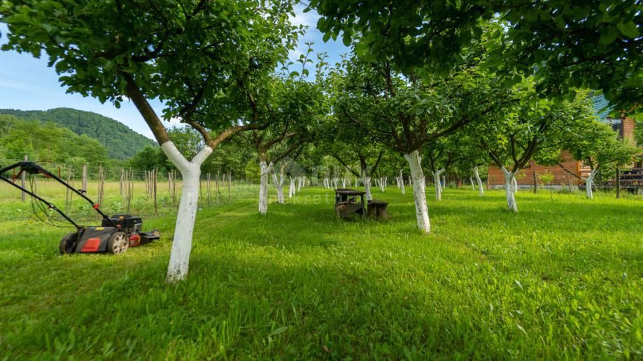 GORSKI KOTAR, BROD NA KUPI - Zazidljivo zemljišče 1960m2!