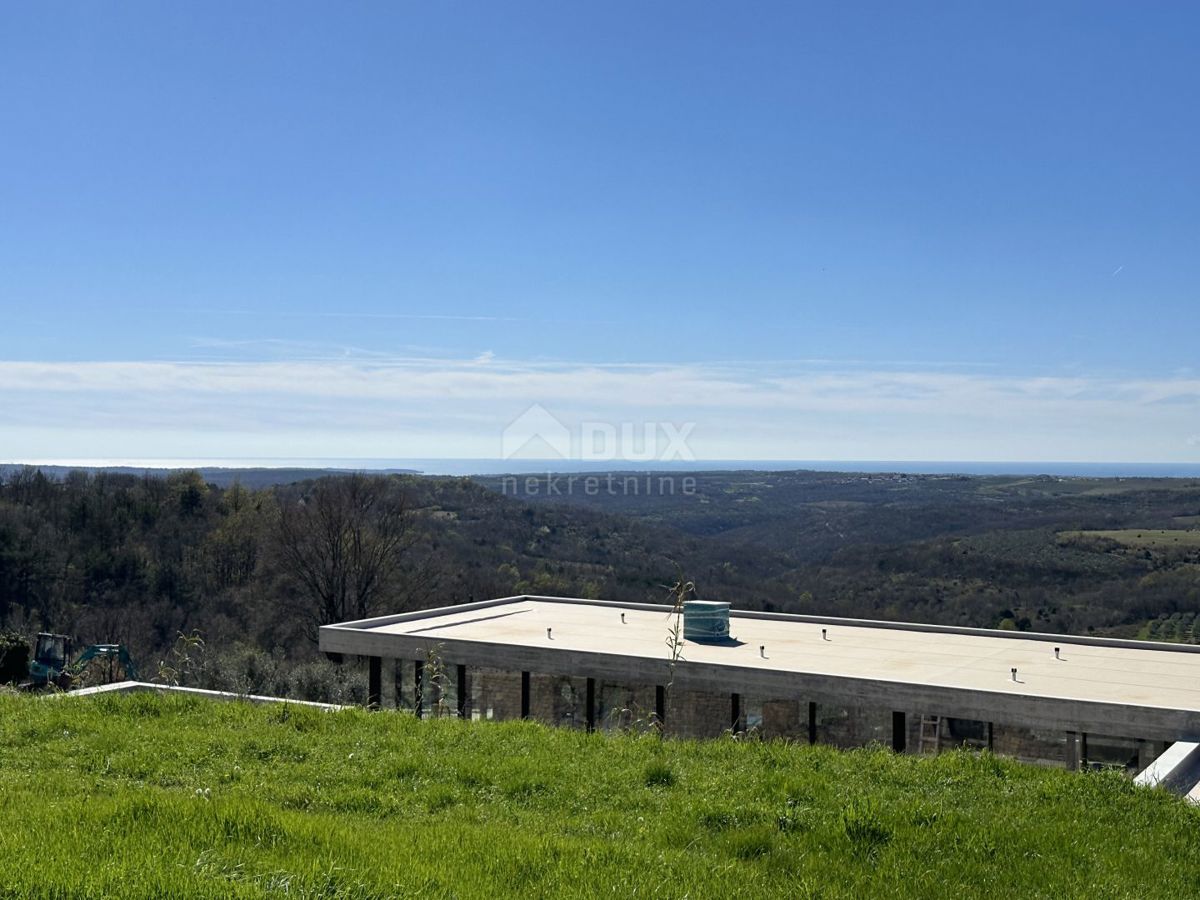 ISTRA, BUJE - Gradbeno zemljišče z projektom in odprtim pogledom