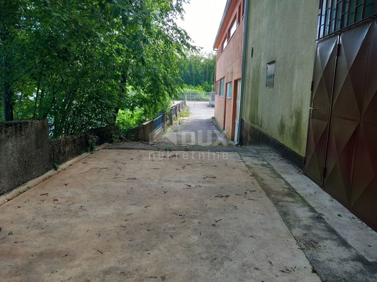 MATULJI - prodajno proizvodno skladiščni prostor 400m2 z dvoriščem 638m2