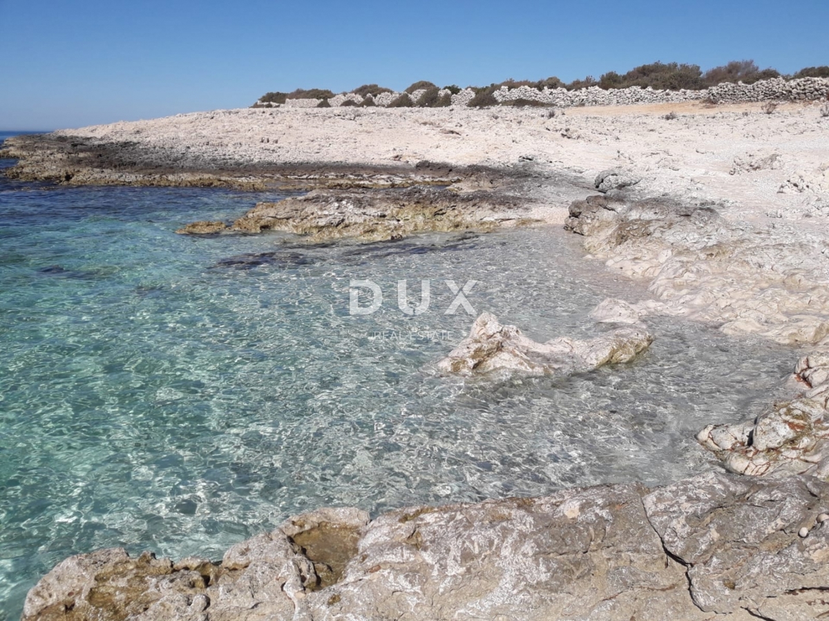 ROGOZNICA, KANICA - Čudovita hiša z bazenom v bližini morja