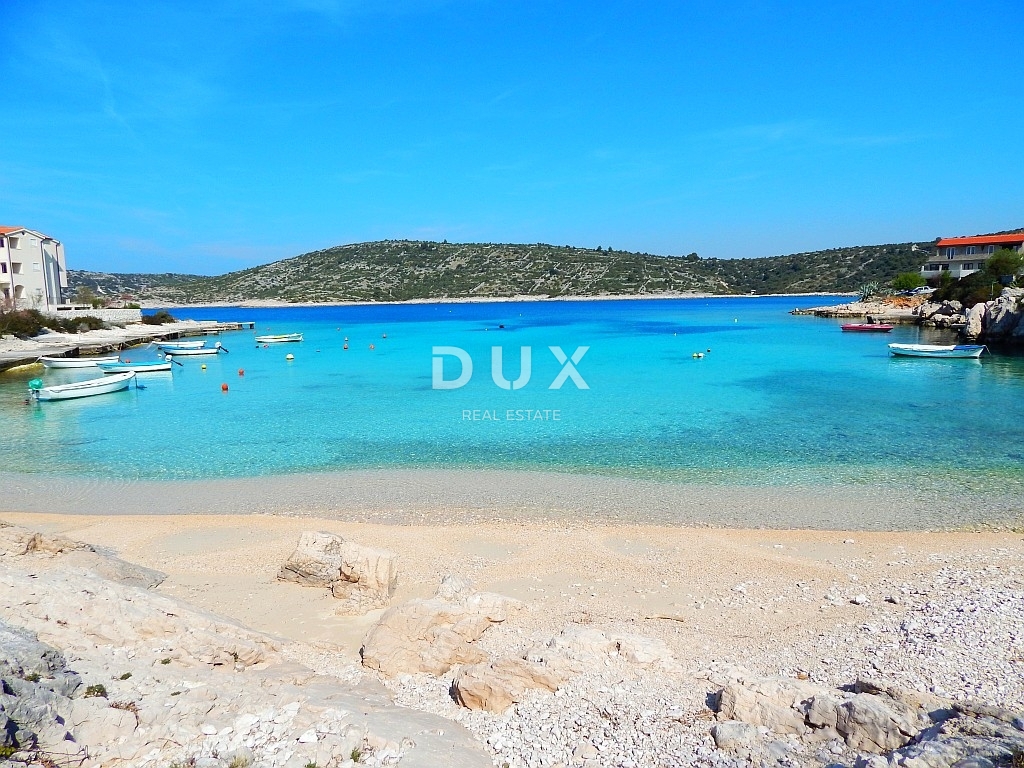 ROGOZNICA, KANICA - Čudovita hiša z bazenom v bližini morja