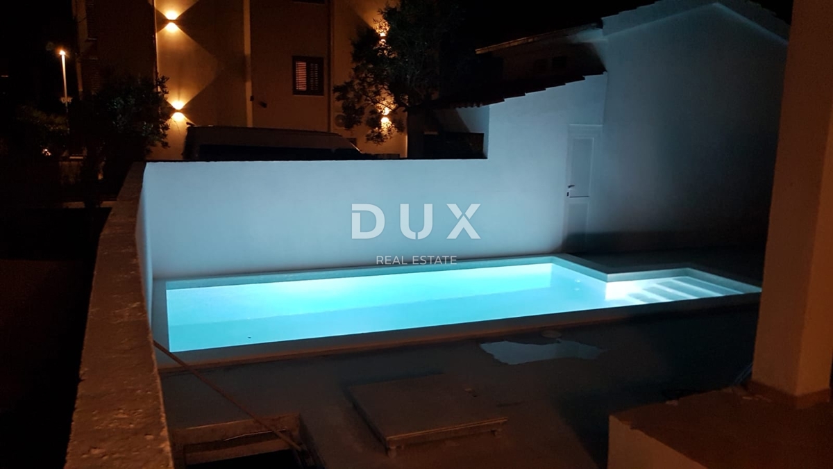 ROGOZNICA, KANICA - Čudovita hiša z bazenom v bližini morja