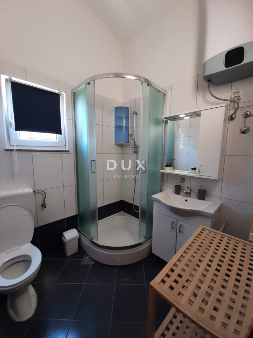 ROGOZNICA, KANICA - Čudovita hiša z bazenom v bližini morja