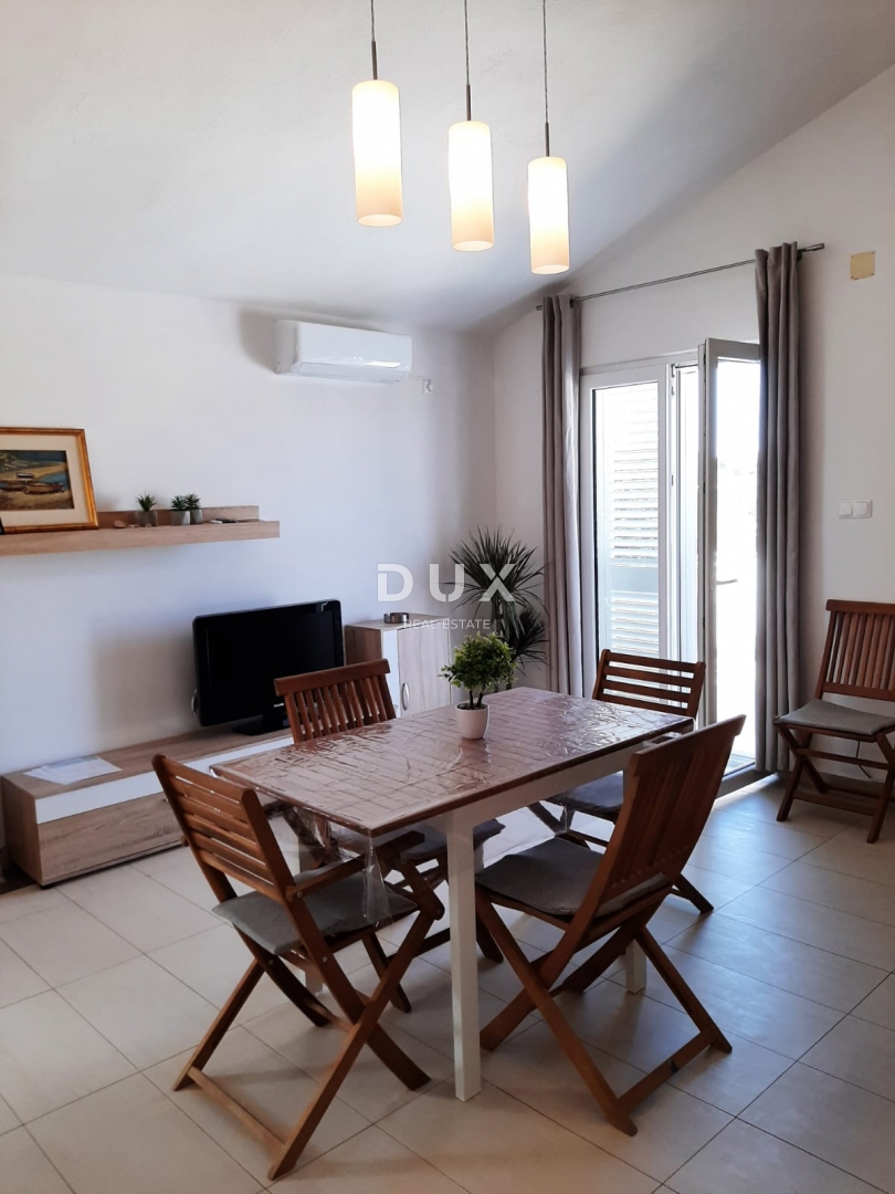 ROGOZNICA, KANICA - Čudovita hiša z bazenom v bližini morja