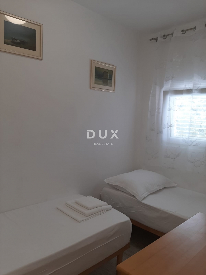 ROGOZNICA, KANICA - Čudovita hiša z bazenom v bližini morja