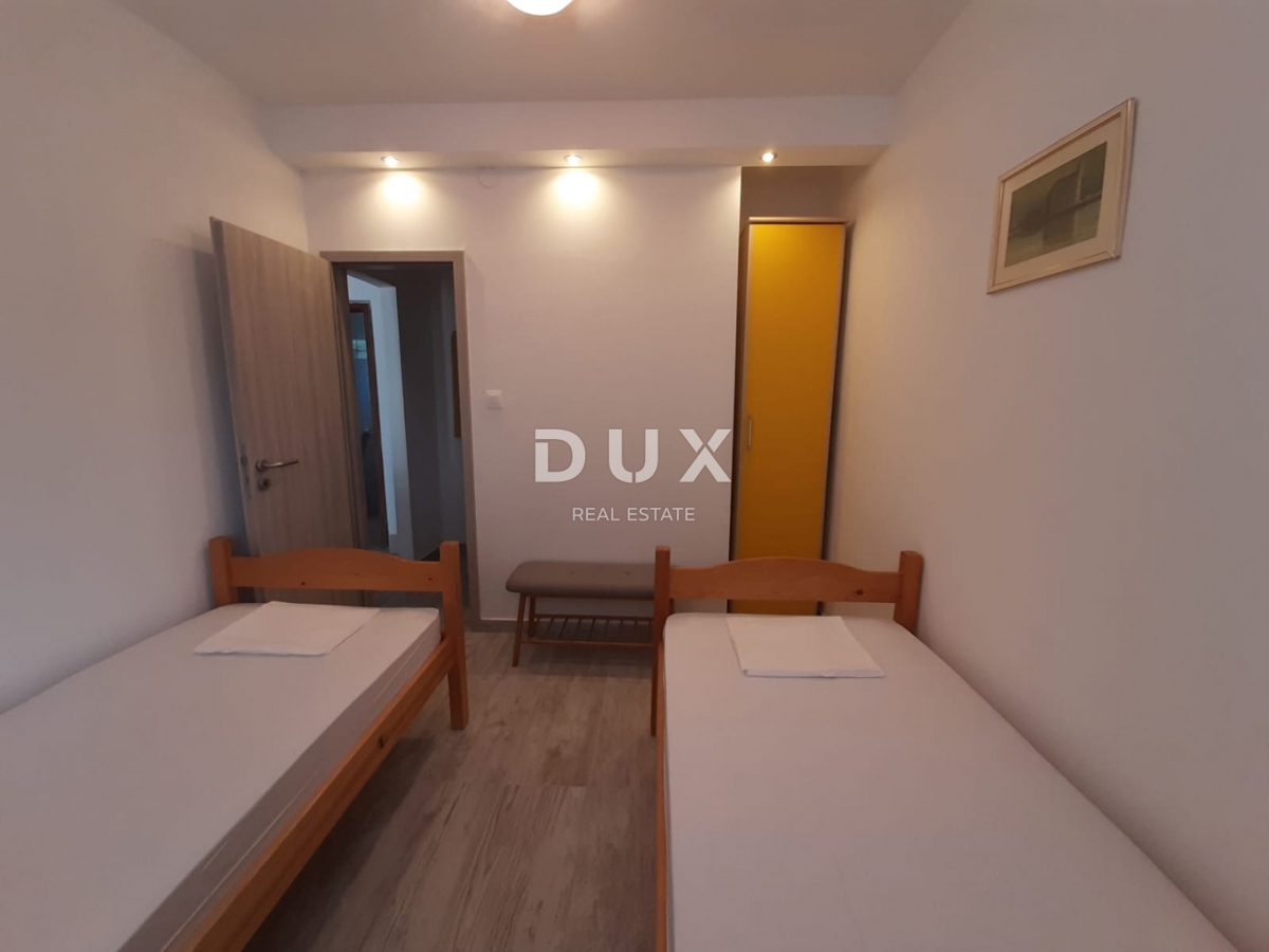 ROGOZNICA, KANICA - Čudovita hiša z bazenom v bližini morja