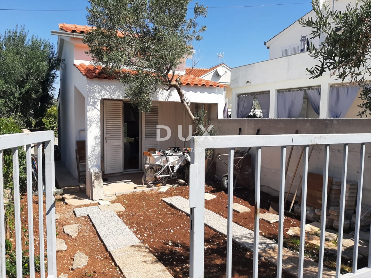 ROGOZNICA, KANICA - Čudovita hiša z bazenom v bližini morja