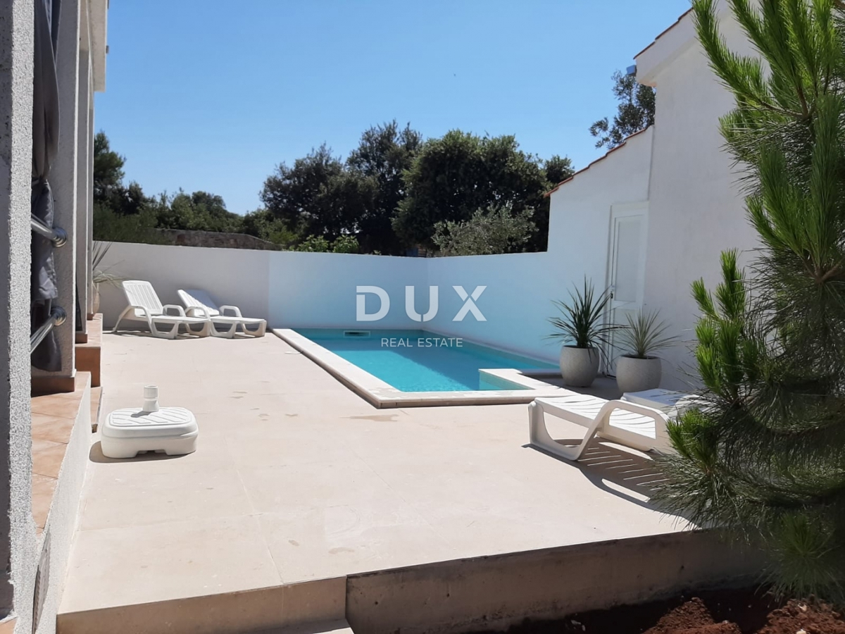 ROGOZNICA, KANICA - Čudovita hiša z bazenom v bližini morja