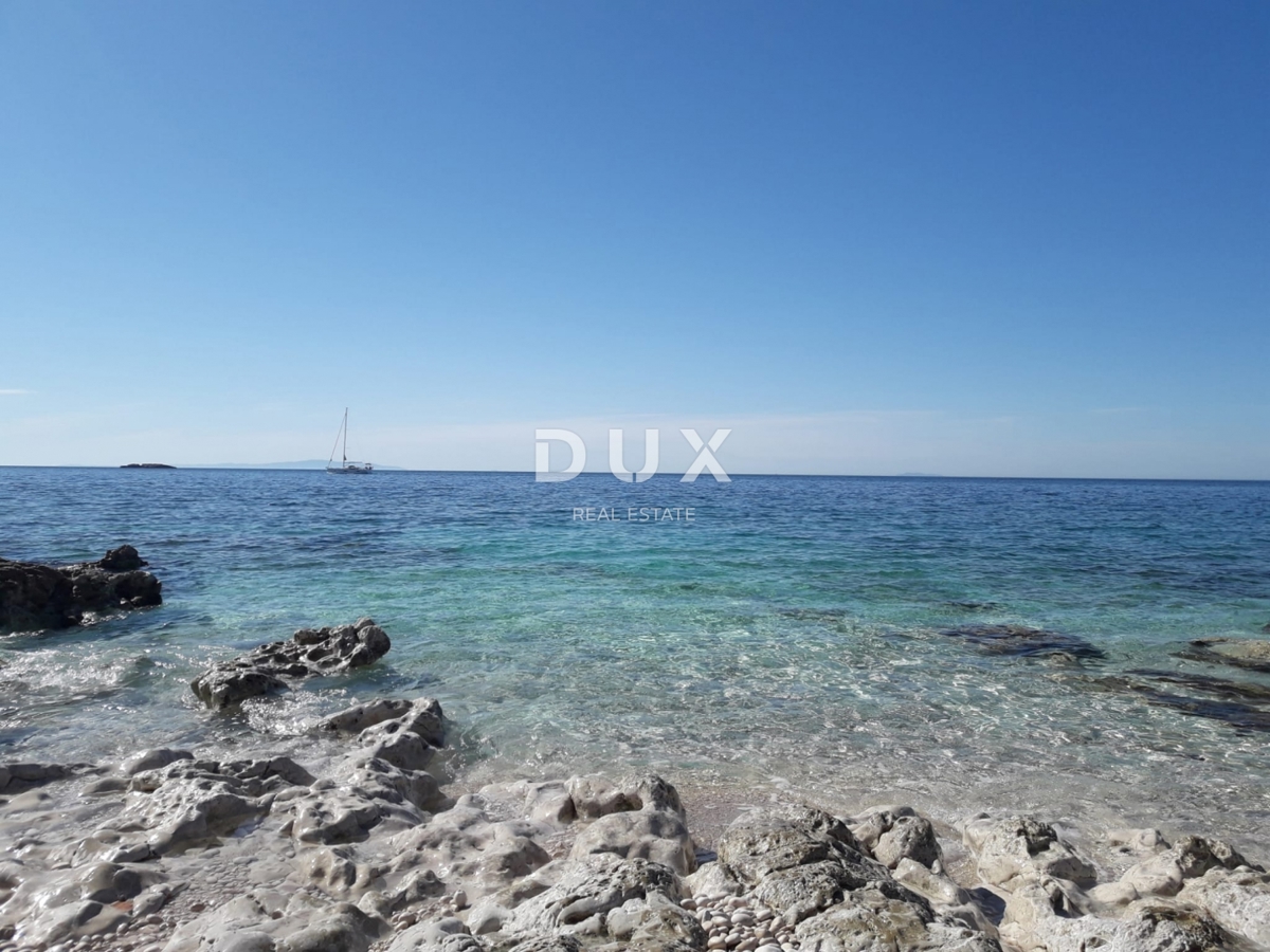 ROGOZNICA, KANICA - Čudovita hiša z bazenom v bližini morja