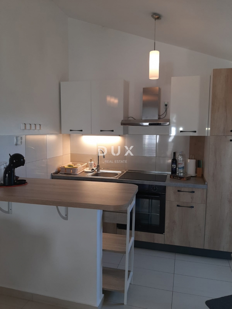 ROGOZNICA, KANICA - Čudovita hiša z bazenom v bližini morja