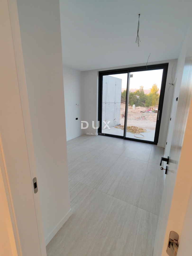 ZADAR, POSEDARJE - Očarljiva pritlična vila s panoramskim pogledom na morje!