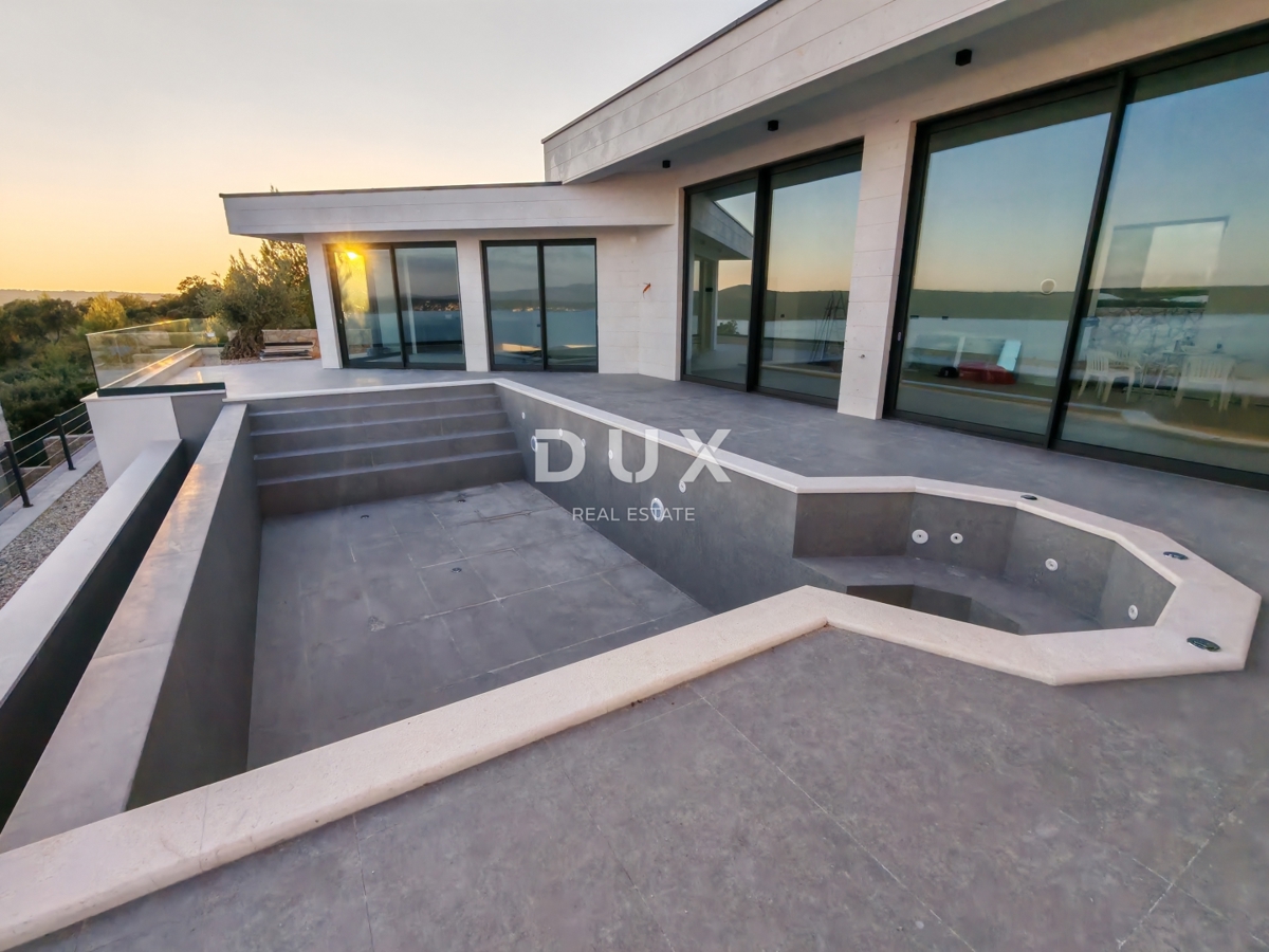 ZADAR, POSEDARJE - Očarljiva pritlična vila s panoramskim pogledom na morje!