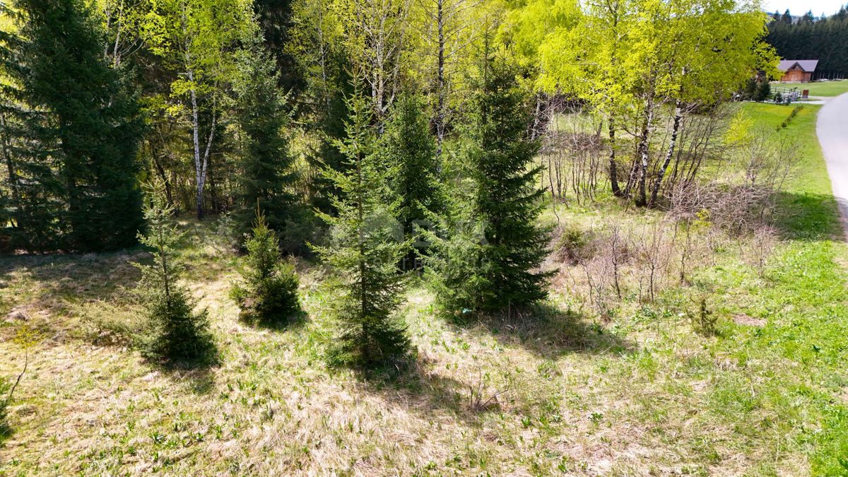 GORSKI KOTAR, RAVNA GORA - Zazidljivo zemljišče 1553 m2 ob potoku