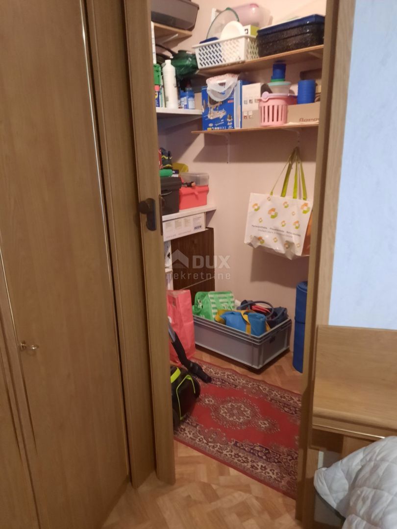 NOVI VINODOLSKI, CENTER - stanovanje v strogem centru na odlični lokaciji! PRILOŽNOST!