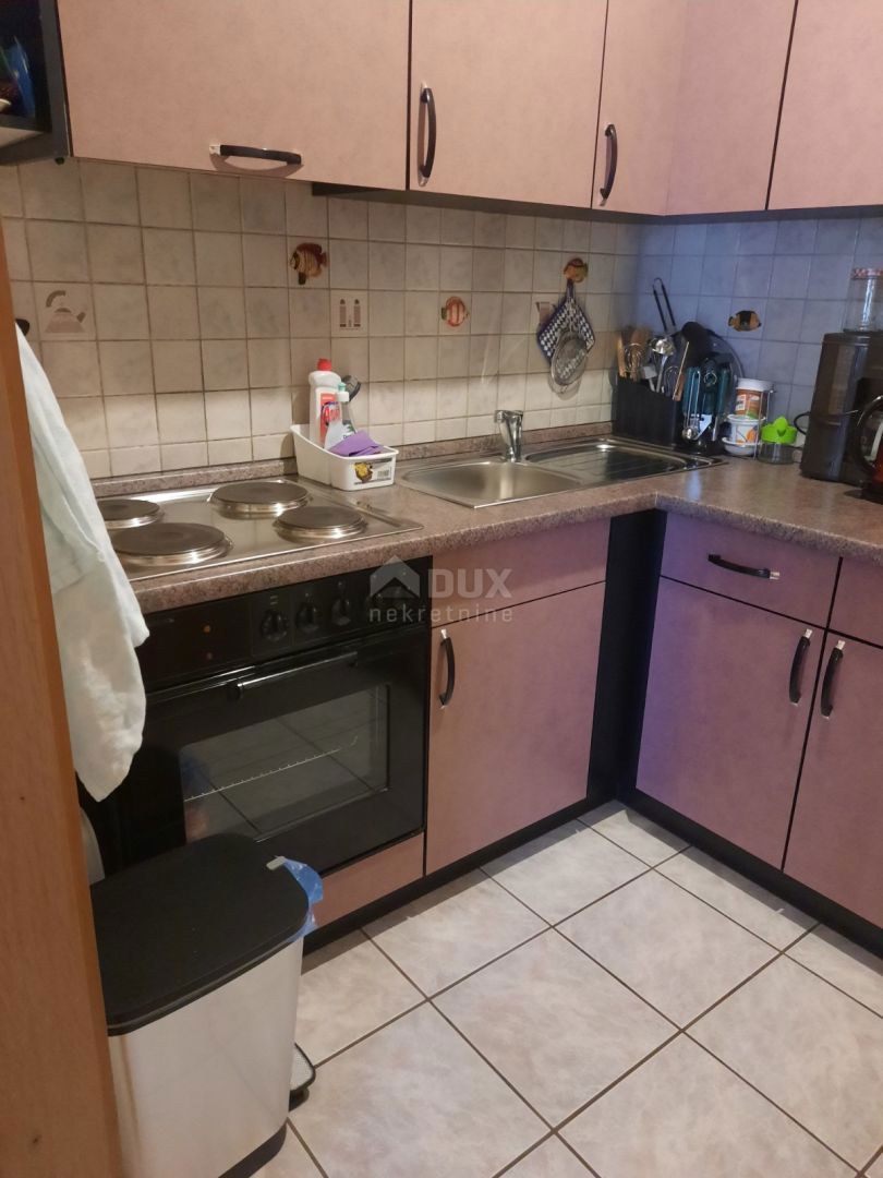 NOVI VINODOLSKI, CENTER - stanovanje v strogem centru na odlični lokaciji! PRILOŽNOST!