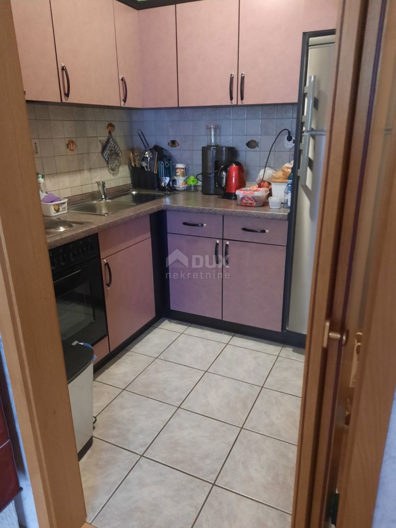 NOVI VINODOLSKI, CENTER - stanovanje v strogem centru na odlični lokaciji! PRILOŽNOST!