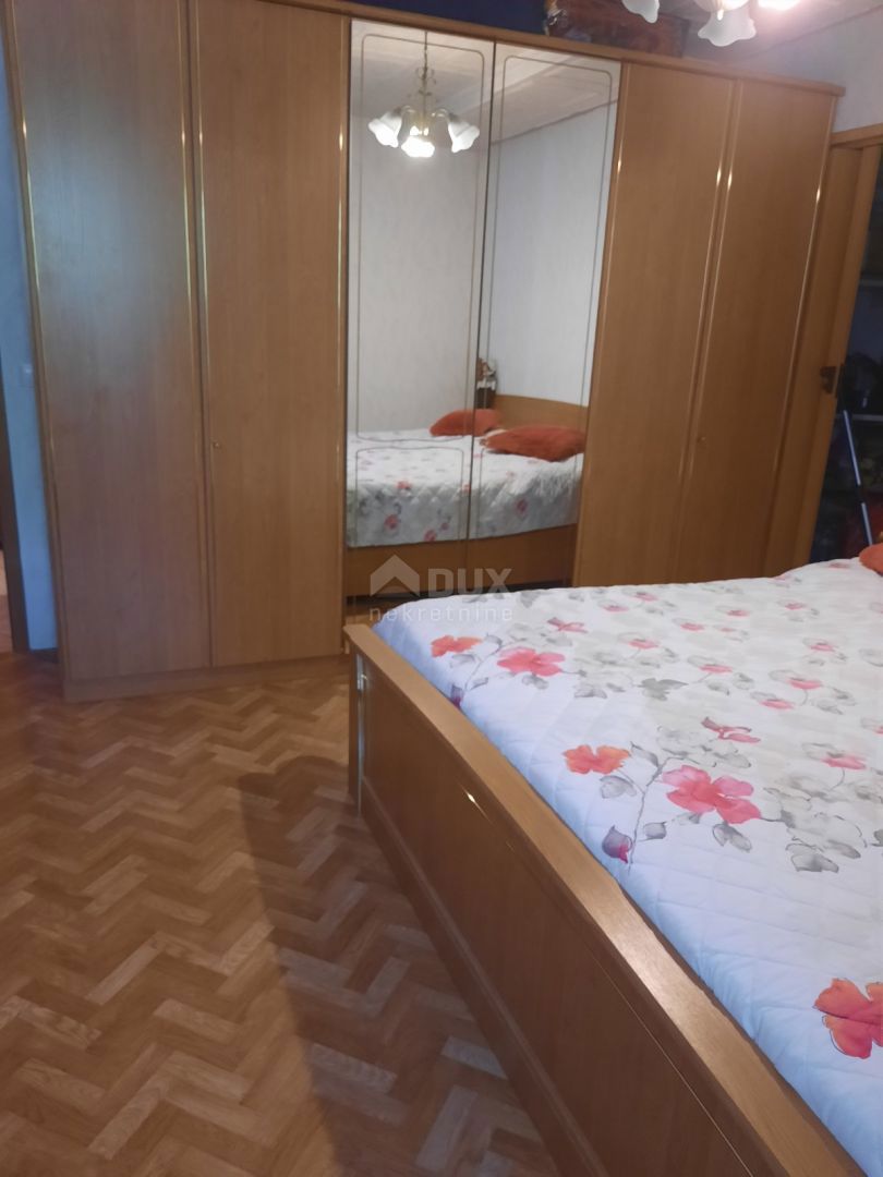 NOVI VINODOLSKI, CENTER - stanovanje v strogem centru na odlični lokaciji! PRILOŽNOST!