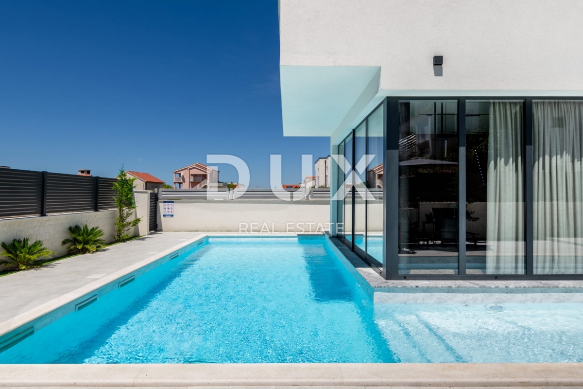 ZADAR, VRSI - Luksuzna vila s pogledom na morje v izgradnji