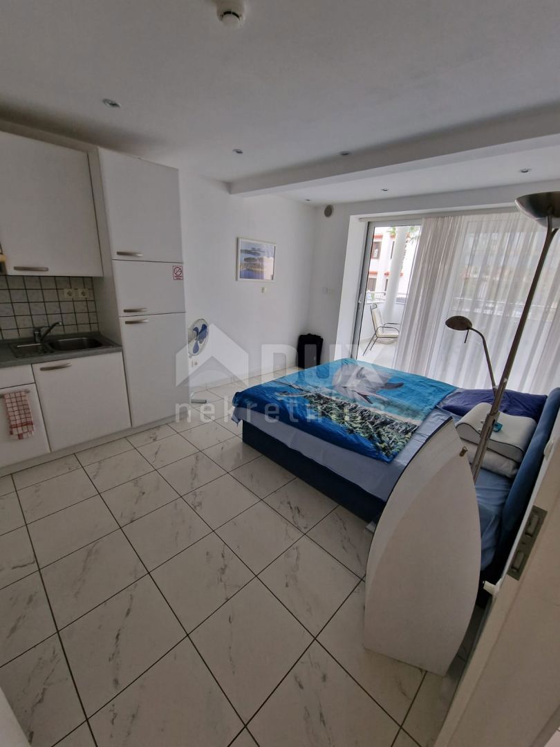  ISTRA, ROVINJ - Apartmajska hiša v stanovanjskem delu mesta