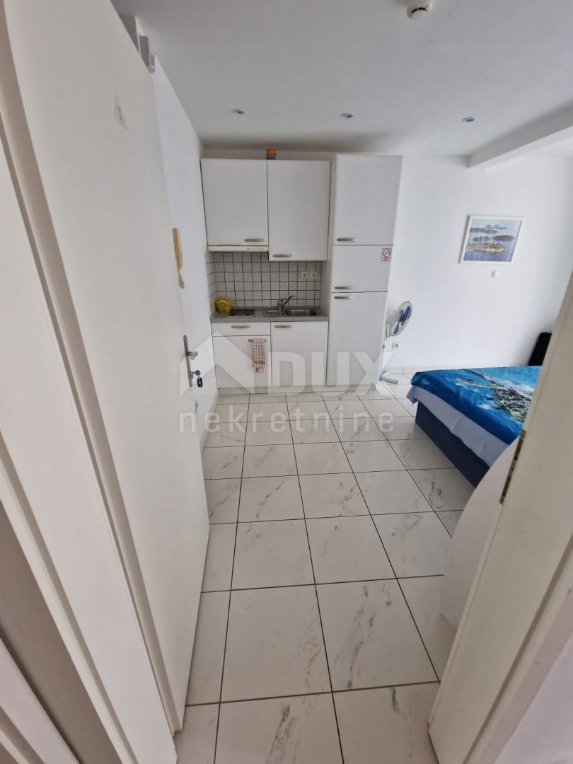  ISTRA, ROVINJ - Apartmajska hiša v stanovanjskem delu mesta